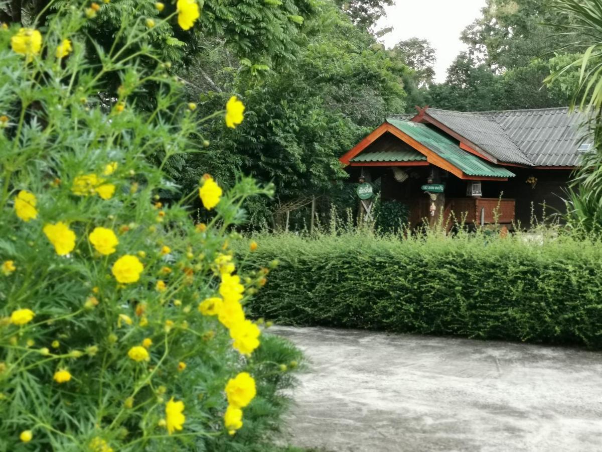 Home Garden Chaeson บ้านสวน ชวนฝัน ラムパーン エクステリア 写真