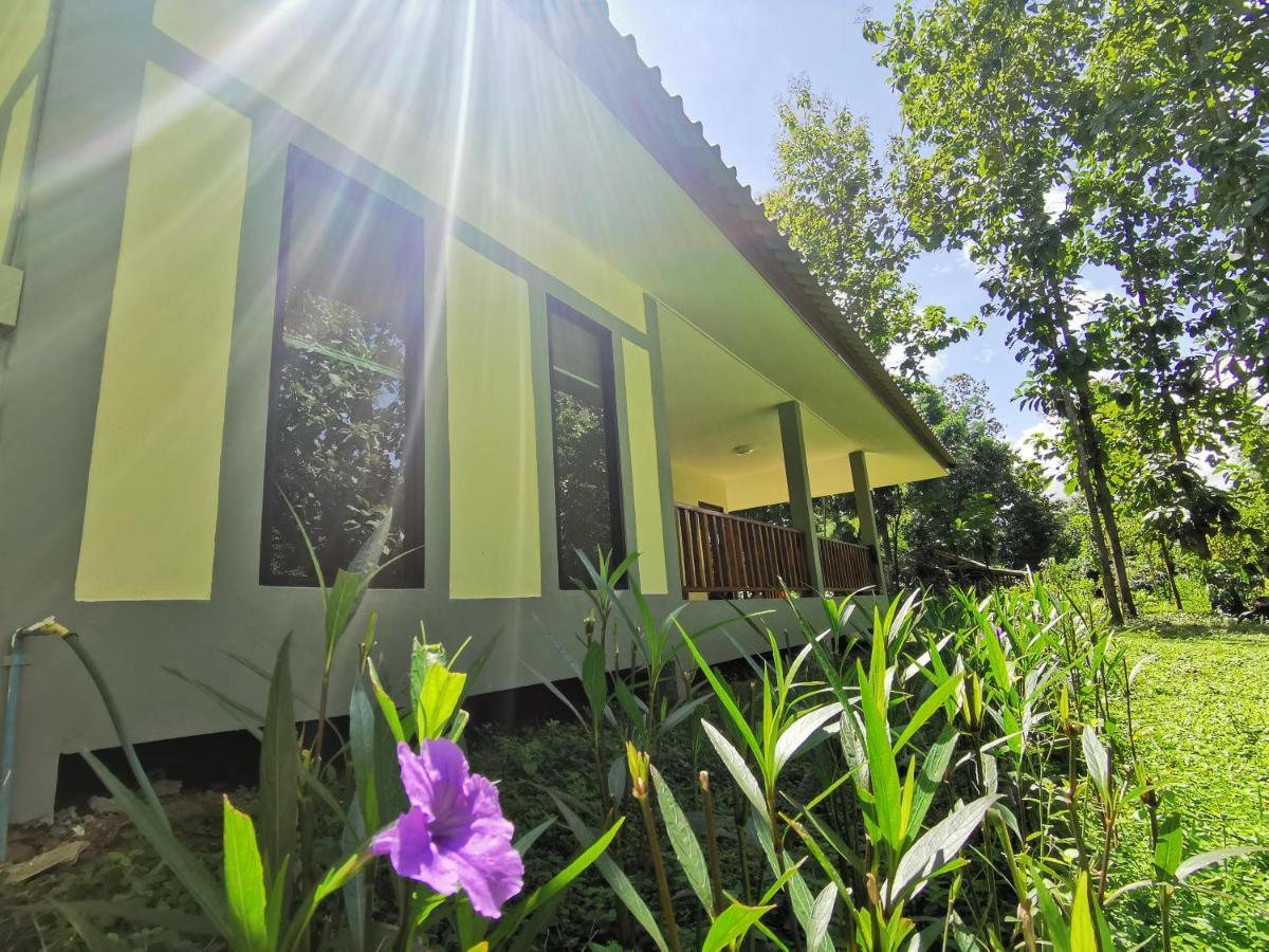 Home Garden Chaeson บ้านสวน ชวนฝัน ラムパーン エクステリア 写真