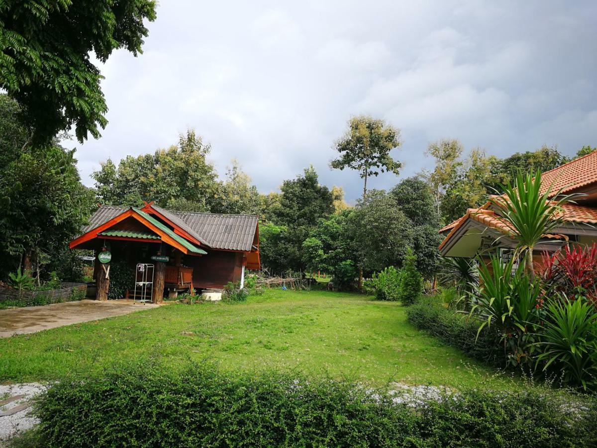 Home Garden Chaeson บ้านสวน ชวนฝัน ラムパーン エクステリア 写真