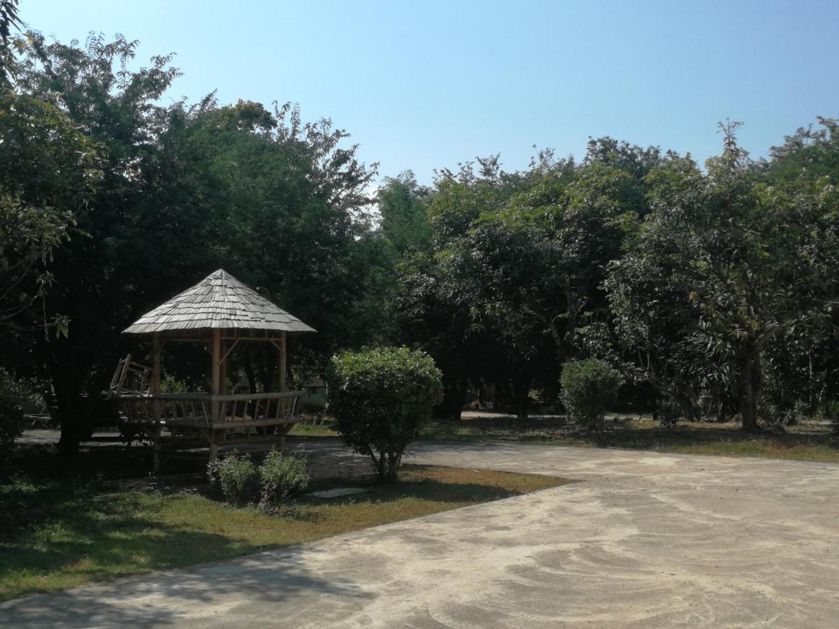 Home Garden Chaeson บ้านสวน ชวนฝัน ラムパーン エクステリア 写真